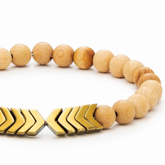 Vitality - Gold Sacred Arrow Wood Diffuser Bracelet - Picture 1 of 4